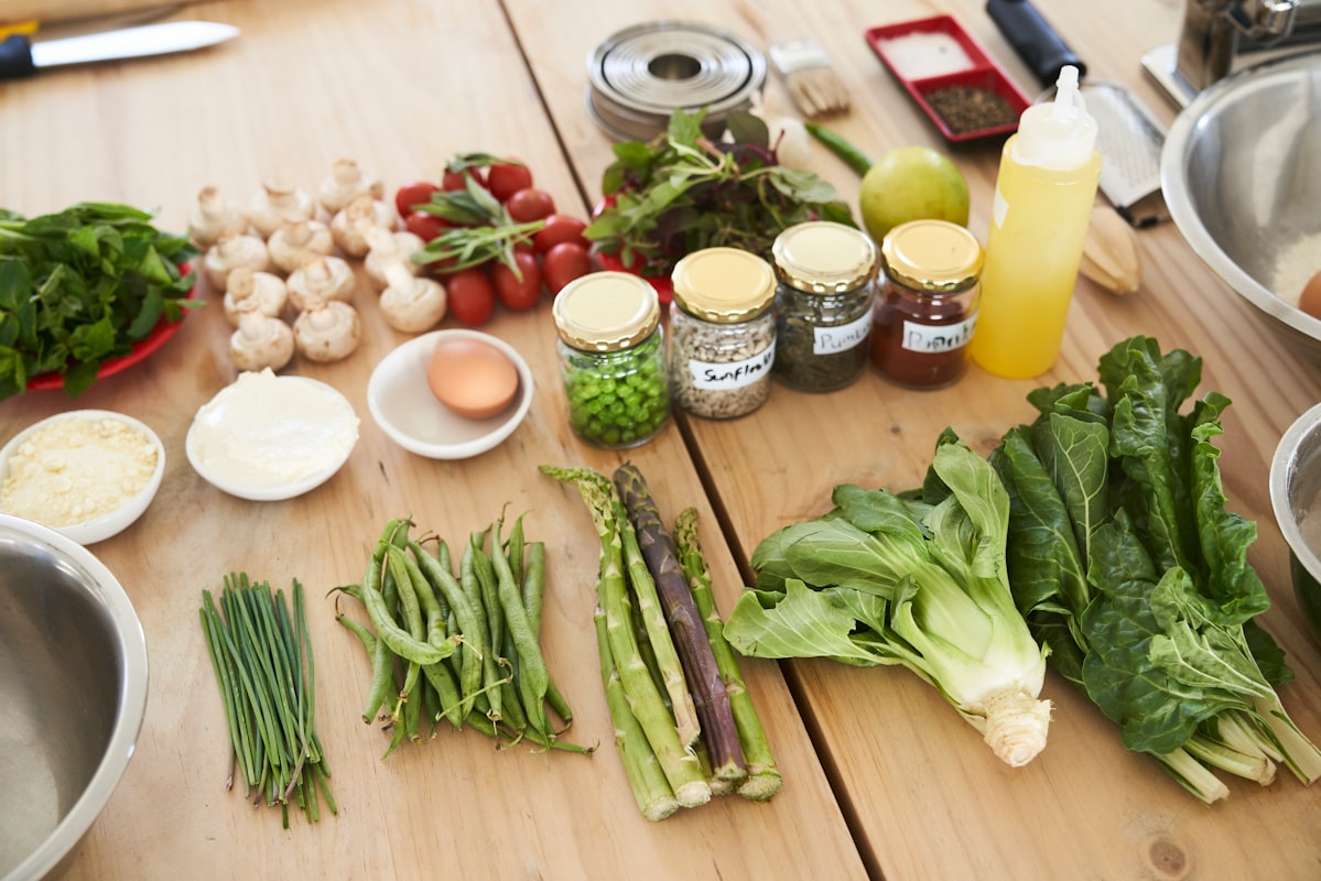 Colourful vegetable salad with fresh greens